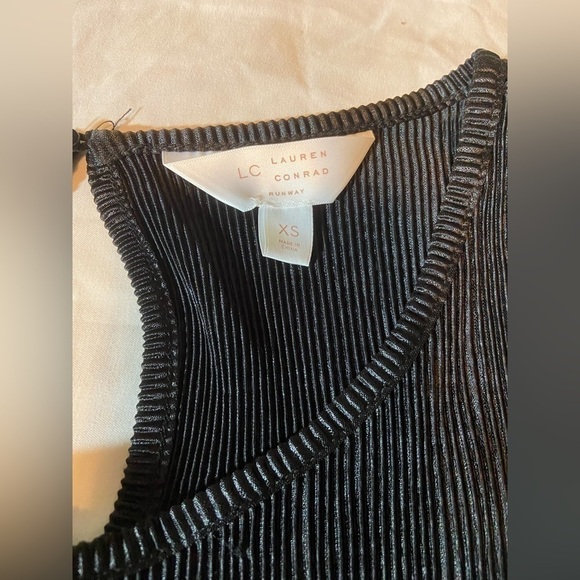 LC LAUREN CONRAD RUNWAY Top Ruffle Pleated Long Sleeves Black Blouse Shirt Sz XS - Picture 6 of 10